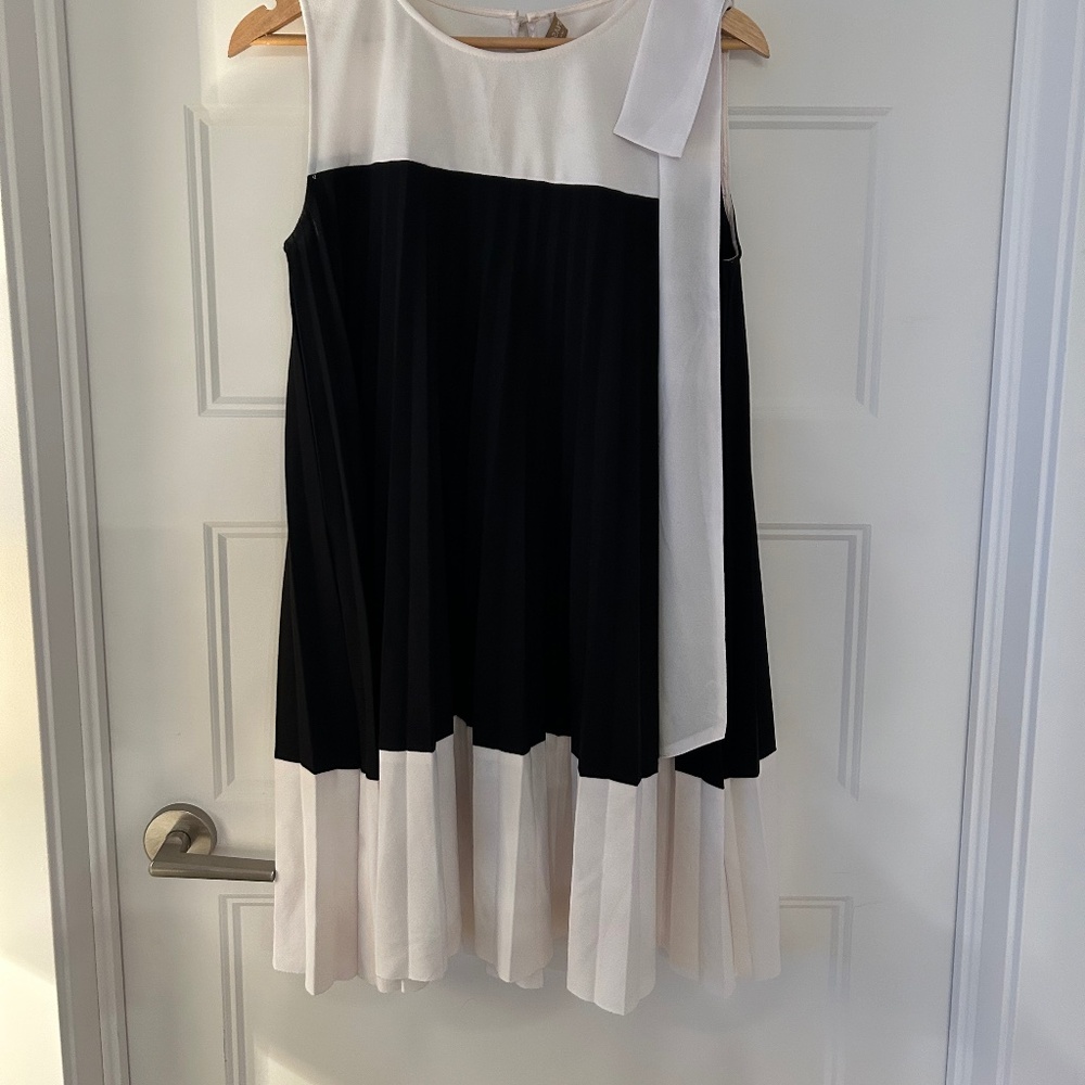 Rinascimento Black & White Pleated Dress – Made in Italy – Size M